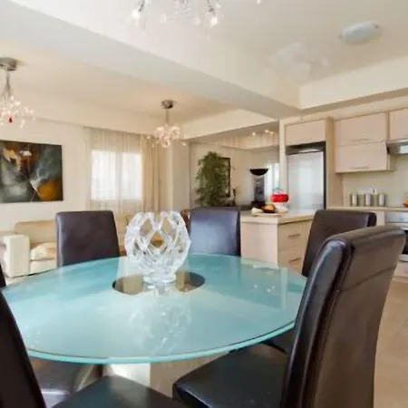 Amadora Luxury Villas *