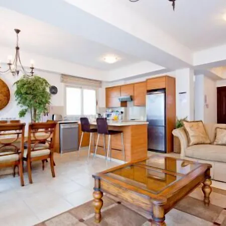 Amadora Luxury Villas *