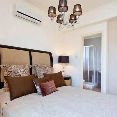 Amadora Luxury Βίλα