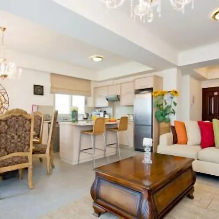 Amadora Luxury Βίλα Pernera