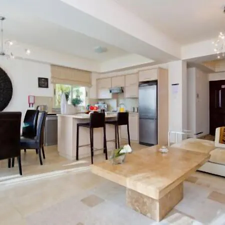 Βίλα Amadora Luxury Pernera